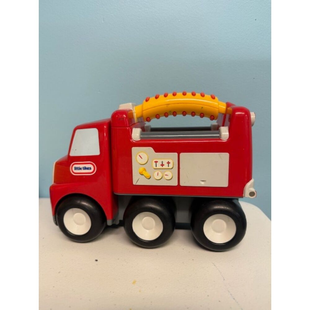 Little Tikes Lil' Movers Fire Truck Fire Rescue Vehicle Toddler Preschool Toy